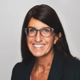 Jennifer L . Chunias